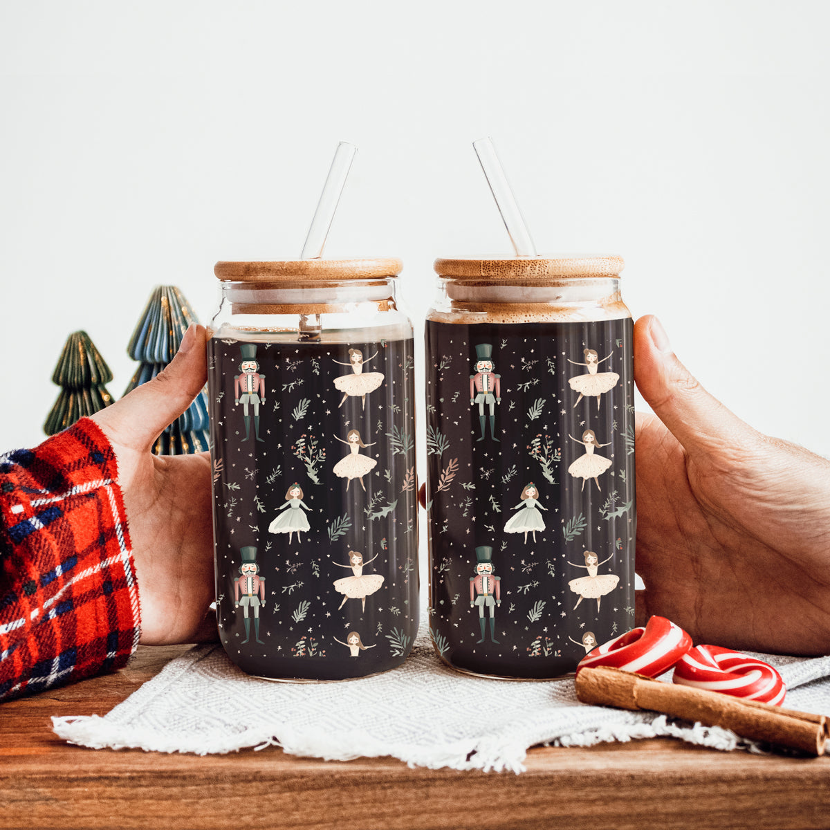 Festive holiday coffee cup ā Nutcracker soldiers and ballerinas glass tumbler gift
Christmas kitchen decor ā pastel glass tumbler with Nutcracker and ballerina design