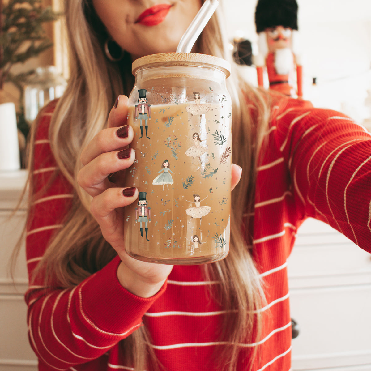 Christmas kitchen gifts glass cup 17oz - Nutcracker ballerina pastel tumbler bamboo lid glass straw - Holiday decor
Christmas coffee tumbler ā Nutcracker soldiers and ballerinas in neutral holiday tones