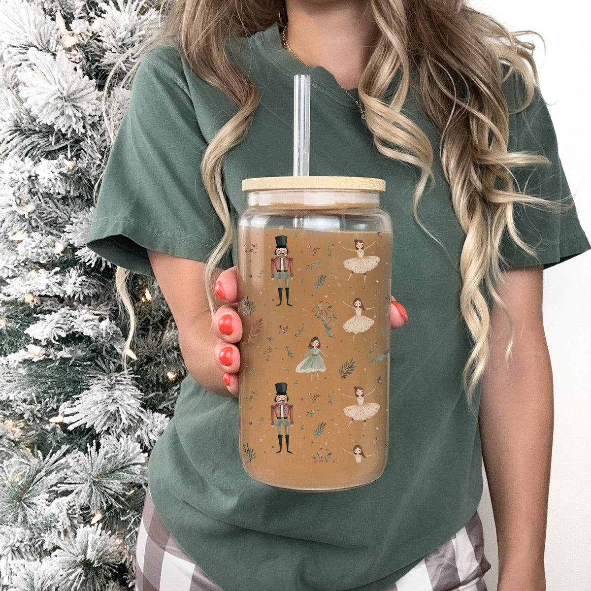 Christmas glass drinkware 17oz - Pastel nutcracker ballerina holiday cup with glass straw - Soft color kitchen gift
Nutcracker holiday coffee cup ā soft pastel glass tumbler with holiday characters