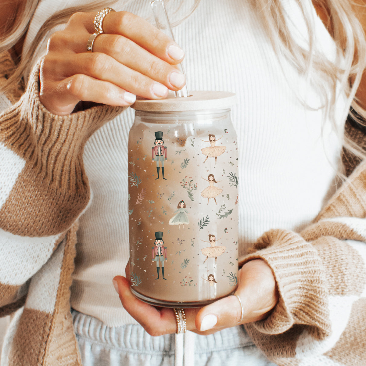 Wholesalers for Christmas stocking stuffer idea - pastel Nutcracker ballerina tumbler glass
Reusable iced coffee tumbler - Nutcracker soldiers and ballerinas holiday cup