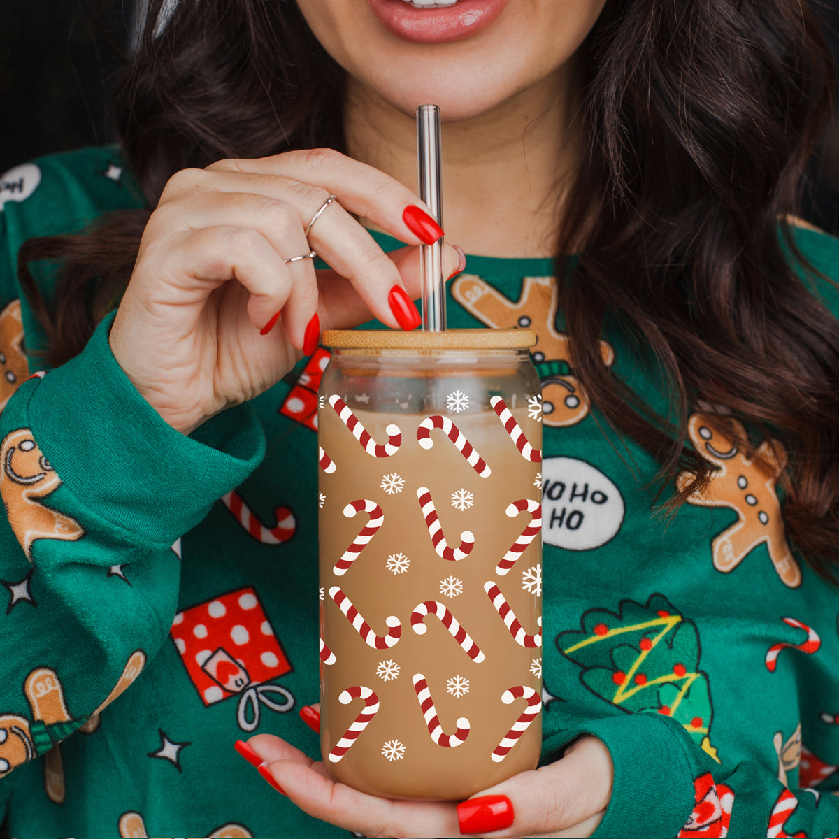 Christmas coffee cup – 17oz festive glass tumbler for hot drinks
Holiday coffee bar accessory – glass Christmas tumbler for kitchen or office