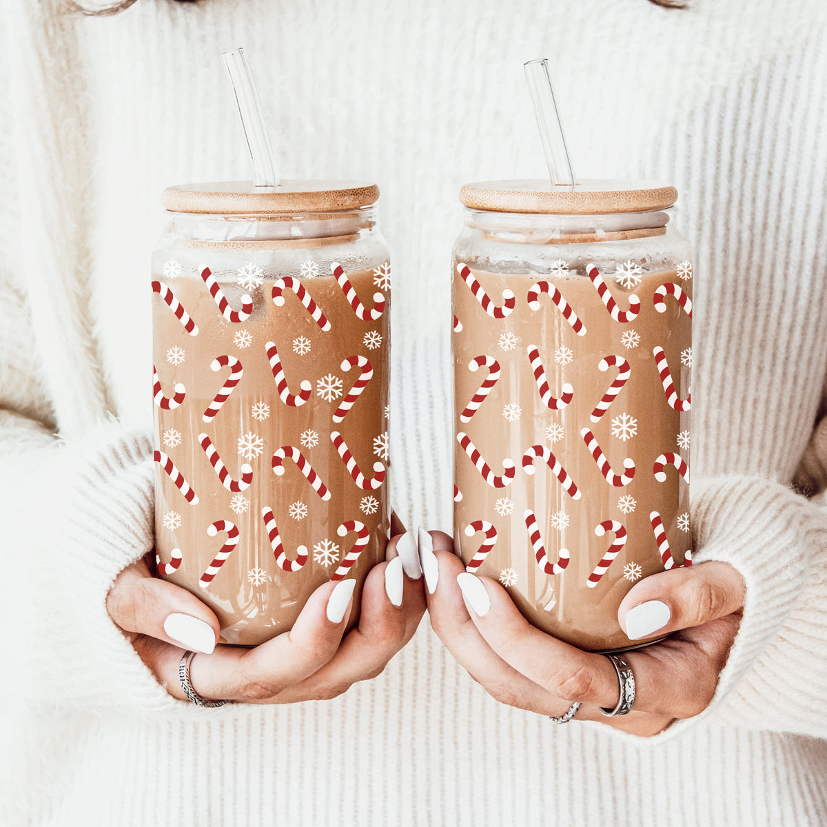 Eco-friendly Christmas coffee mug – reusable glass tumbler with straw
Holiday coffee accessory – 17oz glass tumbler for Christmas drinkware display