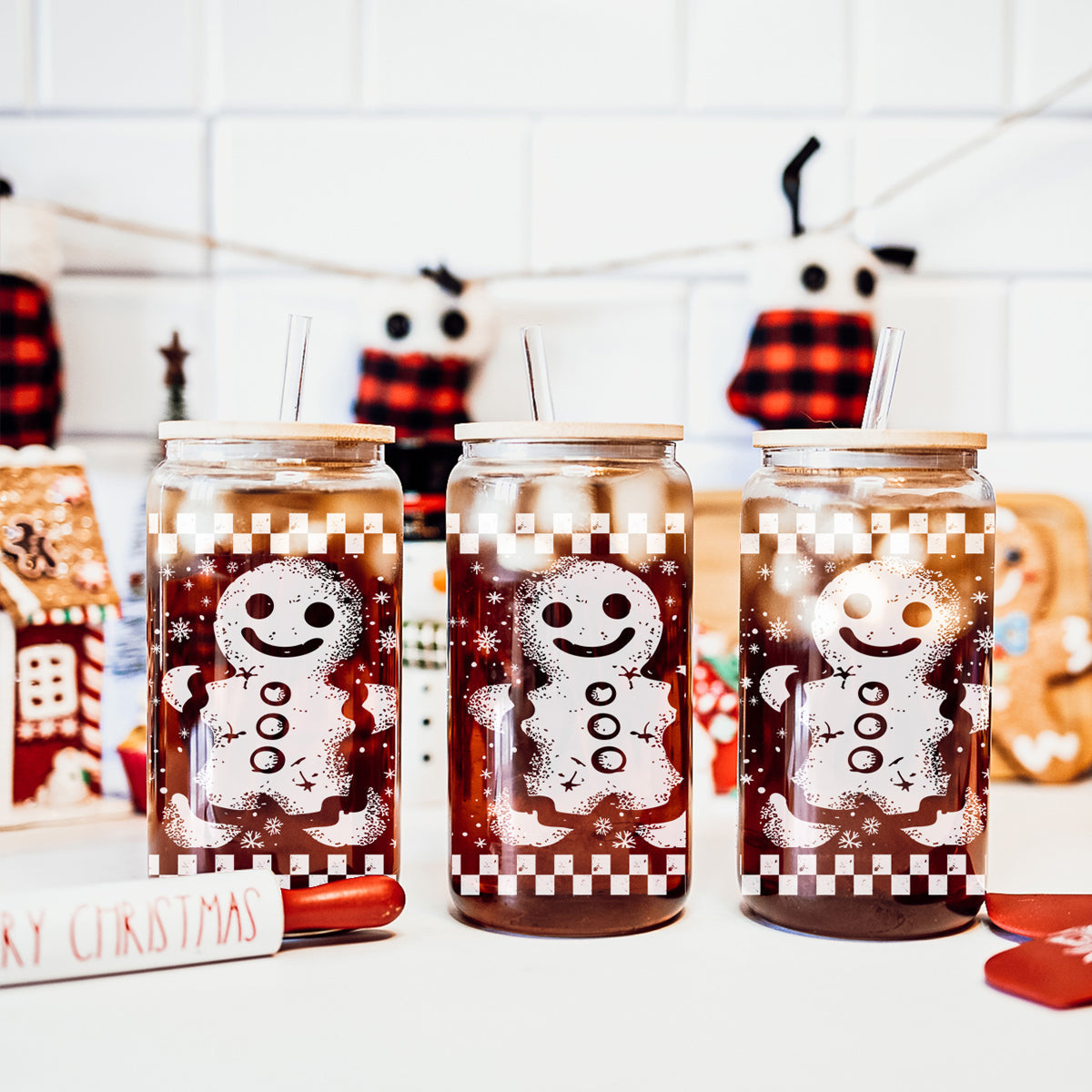 Christmas kitchen gift – 17oz glass tumbler with retro holiday gingerbread design
Holiday coffee bar decor – checkered gingerbread glass cup for home or office
Coworker Christmas gifts vintage gingerbread glass cup 17oz - Holiday office drinkware bamboo lid