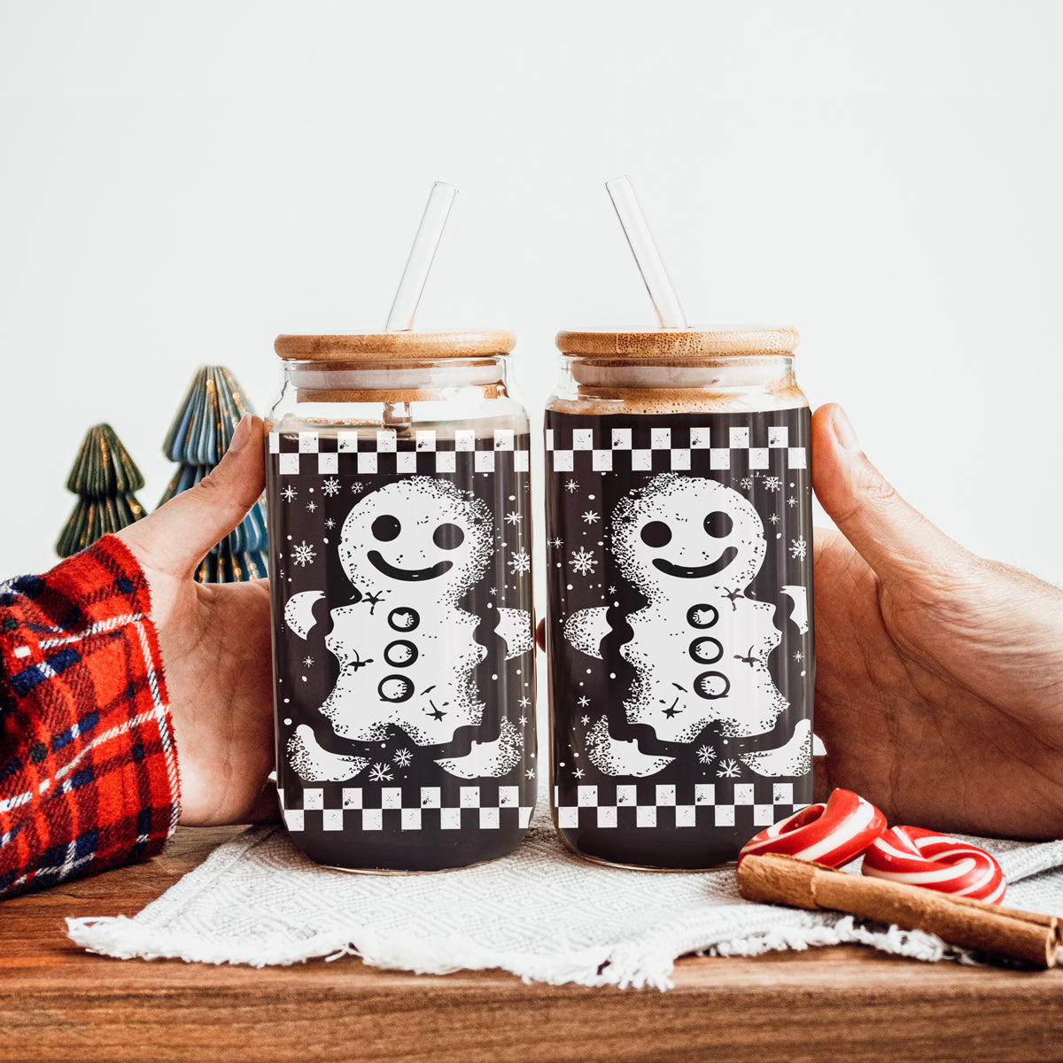 Wholesale Christmas party favors retro gingerbread glass cup 17oz - Holiday coffee tumbler bamboo lid gift
Black Friday Christmas gifts retro gingerbread glass tumbler 17oz - Holiday drinkware bamboo lid straw