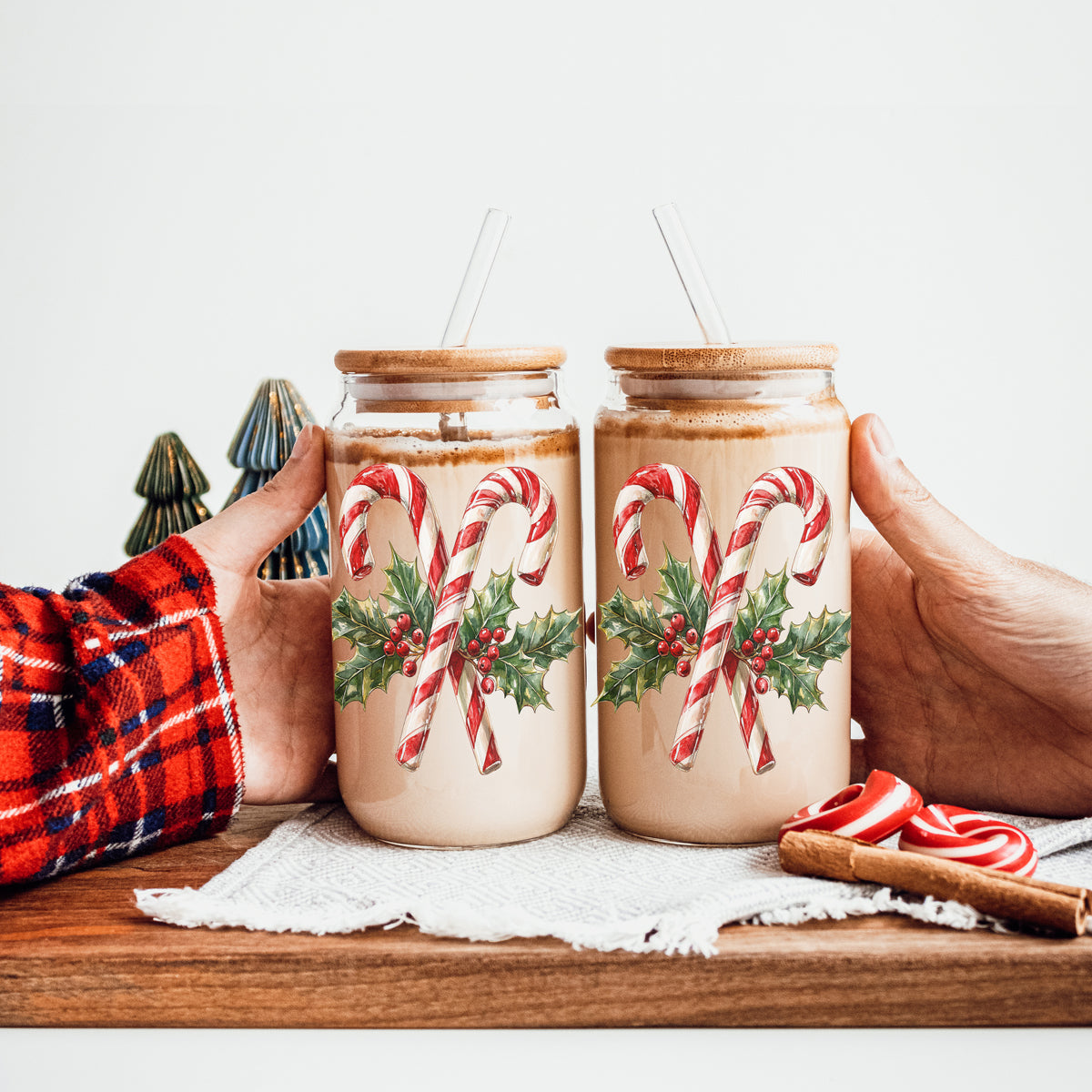 Classic holiday tumbler - glass Christmas cup with candy cane and holly leaves
Eco-friendly Christmas tumbler - candy cane design glass with bamboo lid