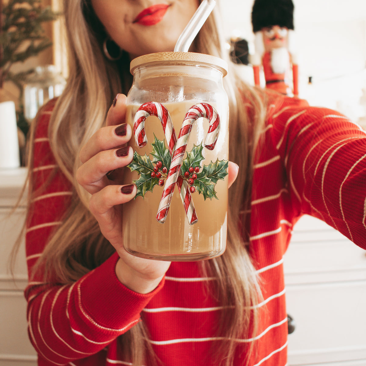 Teacher Christmas gifts candy cane holly glass cup 17oz - Holiday traditional coffee tumbler bamboo lid appreciation
Holiday coffee tumbler gift – festive glass cup for moms and home chefs