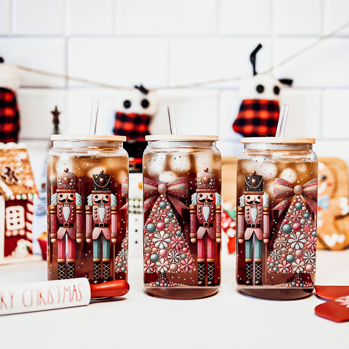 Christmas morning coffee cup ā glass tumbler with boho floral Nutcracker and tree
Holiday sparkle drinkware ā Nutcracker soldiers and Christmas tree with glitter accents