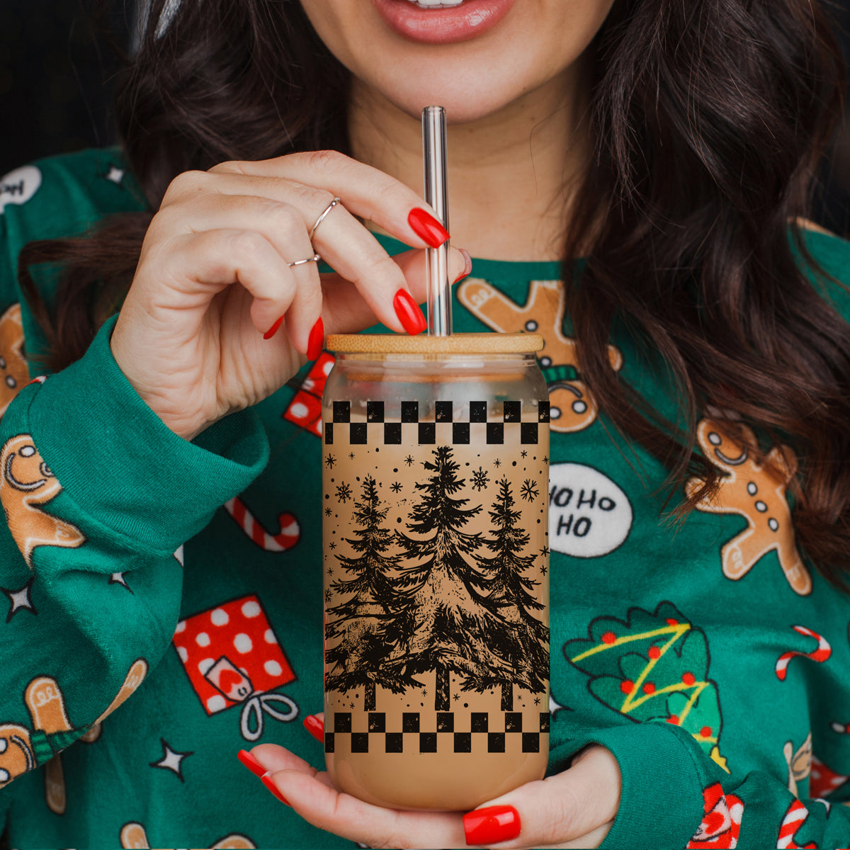 17oz vintage holiday glass tumbler eco-friendly - Retro Christmas tree coffee cup bamboo lid - Checkered kitchen decor
Retro Christmas tree glass tumbler with bamboo lid and straw in bulk