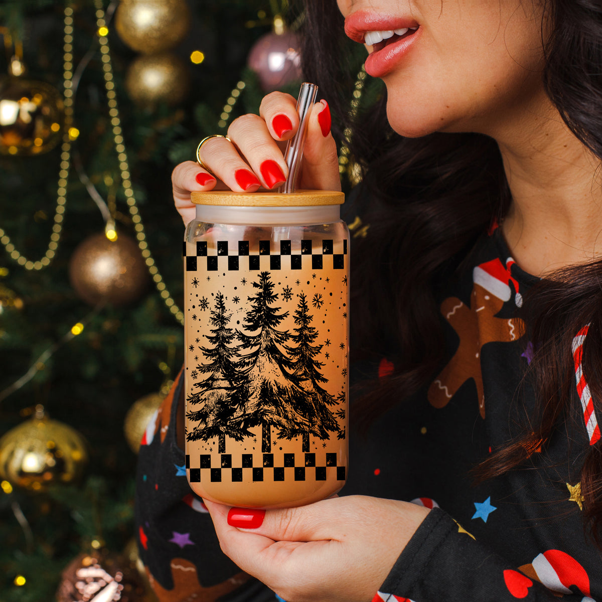 Eco-friendly Christmas coffee mug ā reusable glass tumbler with straw
Holiday coffee accessory ā 17oz glass tumbler for Christmas kitchen or bar
Festive coffee bar gift ā retro Christmas tree glass tumbler for hot drinks
