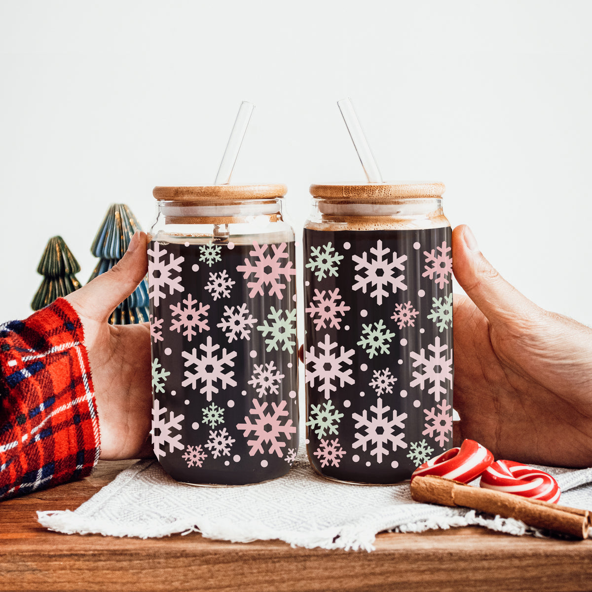 Christmas gift idea - pastel pink and mint snowflake tumbler cup
Trendy pastel Christmas glass cup - snowflake tumbler with bamboo lid
Winter holiday tumbler - reusable pastel snowflake design glass cup