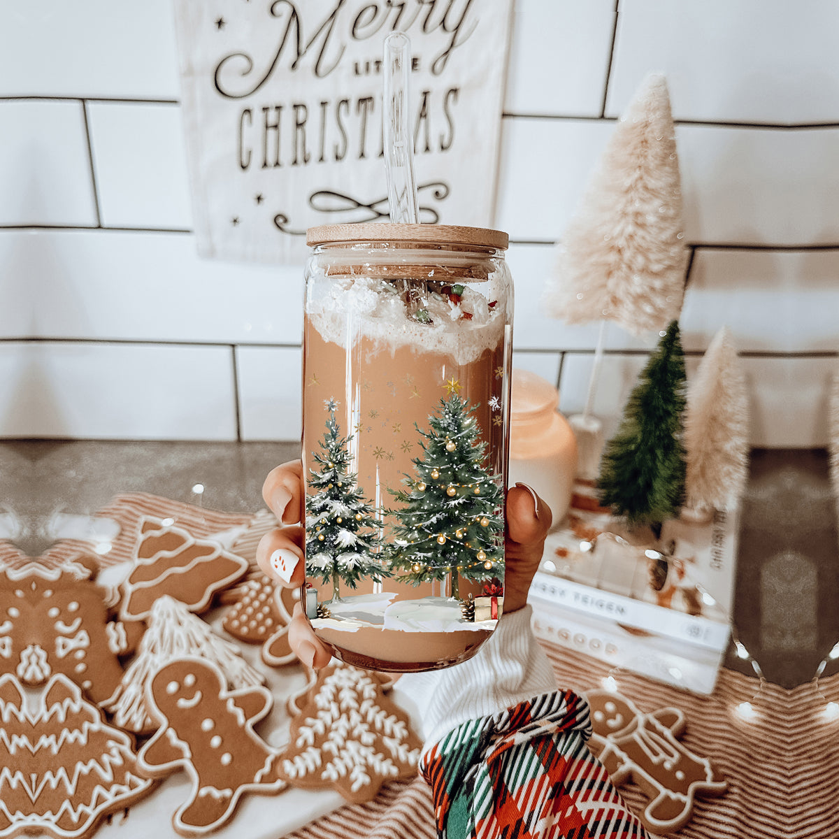 Holiday drinkware gift β Christmas tree and snowy scene coffee tumbler
Christmas glass tumbler with bamboo lid and straw - festive holiday drinkware
Reusable holiday coffee cup - 17oz glass tumbler with Christmas design