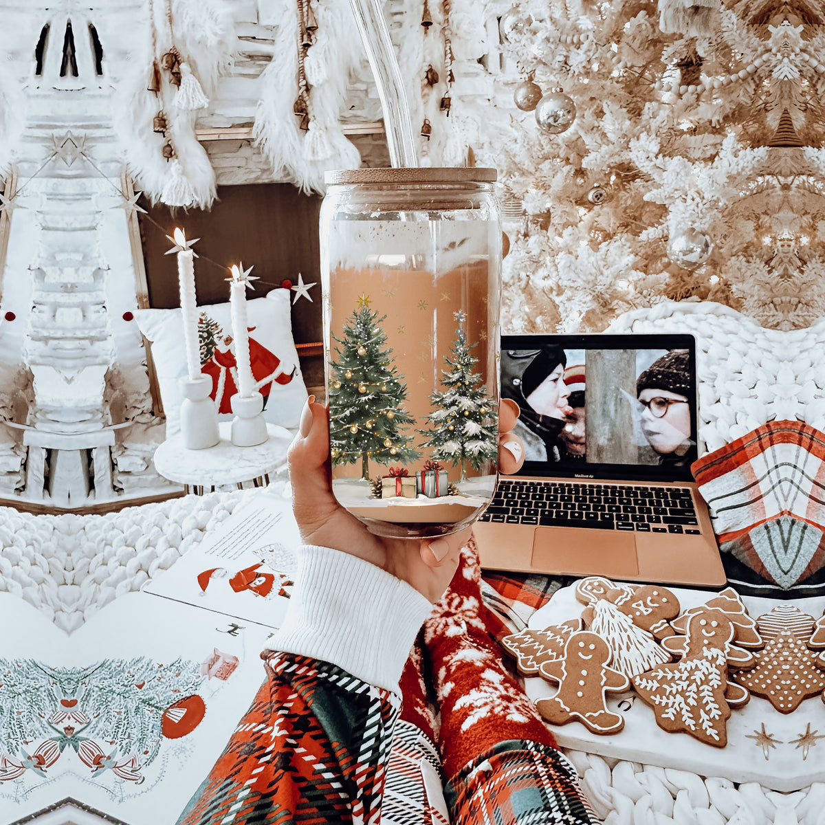 Holiday coffee bar accessory β glass Christmas tumbler for kitchen or office
Unique Christmas coffee gift β 17oz glass tumbler with winter wonderland wrap