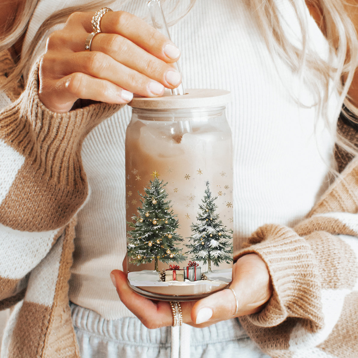 Christmas hostess gifts glass tumbler 17oz - Winter tree holiday coffee cup bamboo lid - Festive drinkware
17oz Christmas coffee tumbler glass - Winter wonderland holiday kitchen gifts bamboo lid straw - Tree design