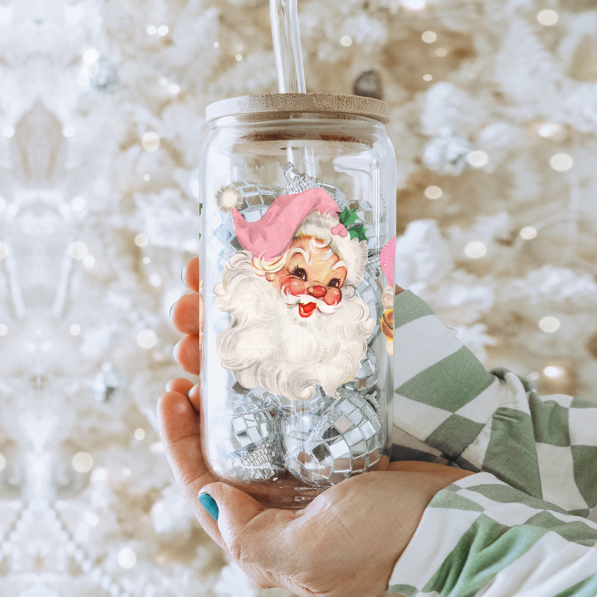 Pink Santa Christmas glass tumbler – vintage holiday drinkware for coffee or cocoa 
Holiday glass coffee cup 17oz - Christmas vintage Santa pink hat tumbler bamboo lid - Retro festive drinkware