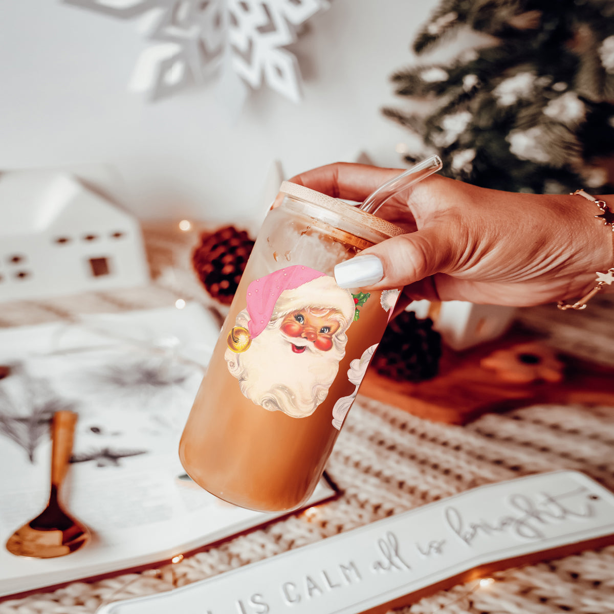 Christmas gift idea - pink retro Santa tumbler with bamboo lid
17oz glass holiday tumbler - vintage Santa faces with pink hats design
